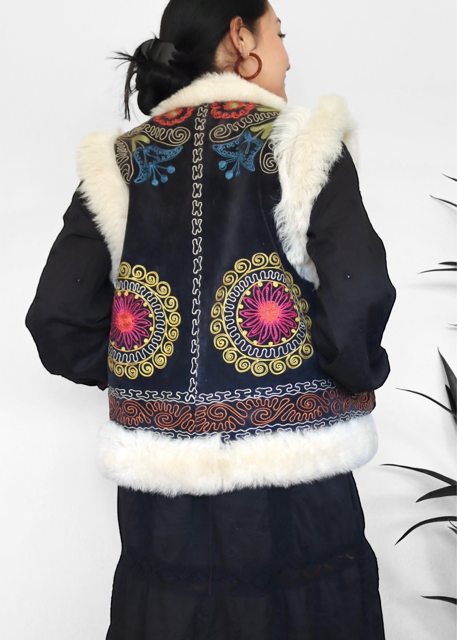 AYPATAM #11 | S-M | SUZANI SHORT VEST