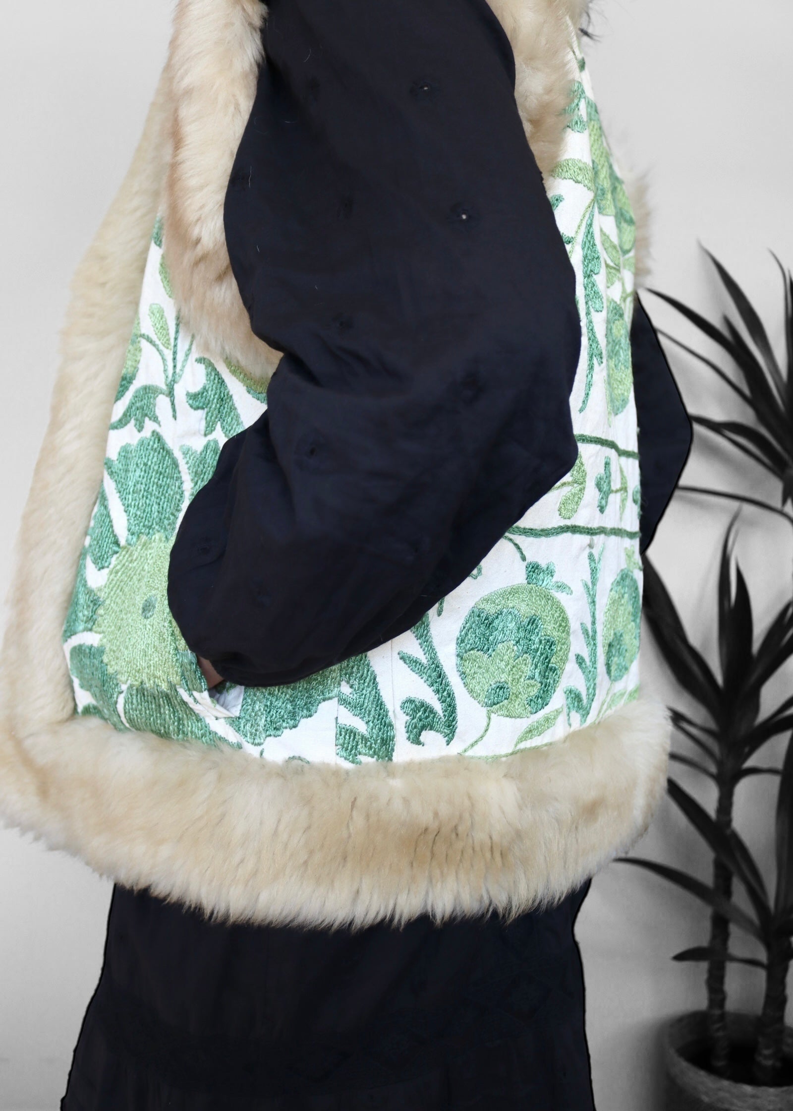 AYPATAM #20 | M-L | SUZANI SHORT VEST