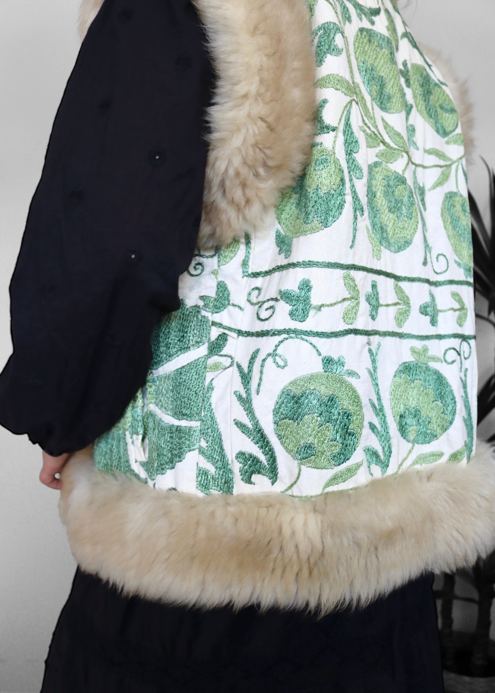 AYPATAM #20 | M-L | SUZANI SHORT VEST