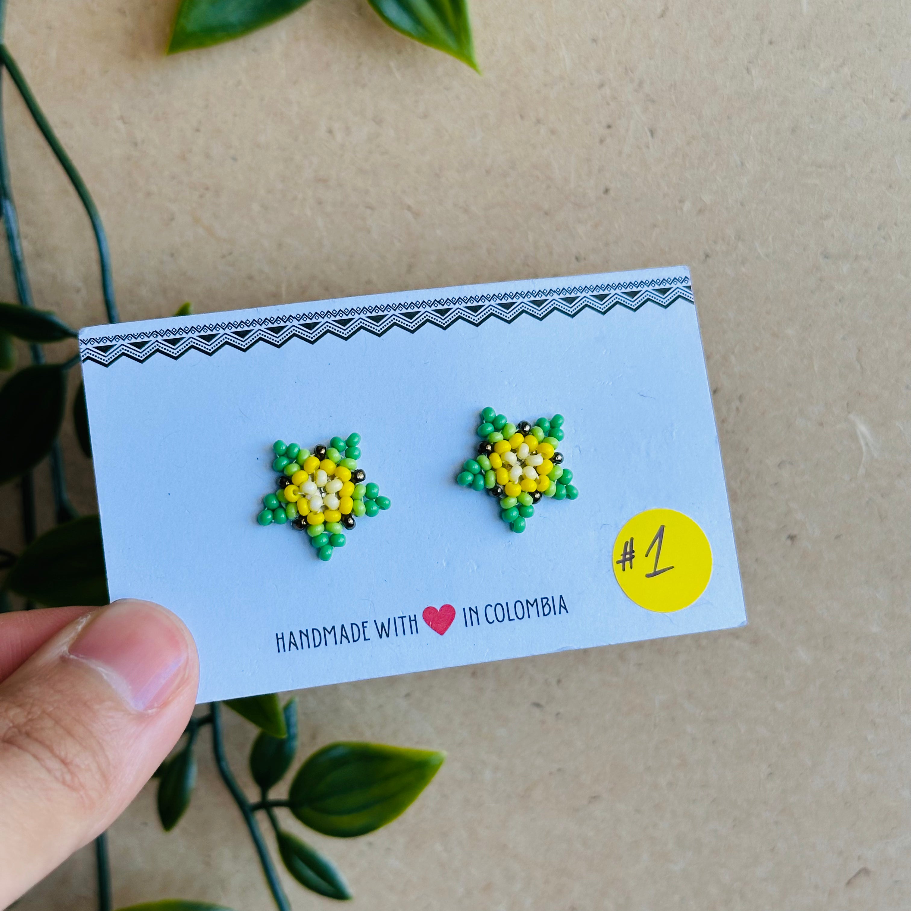 OUTLET | COLOURFUL SMALL STUDS