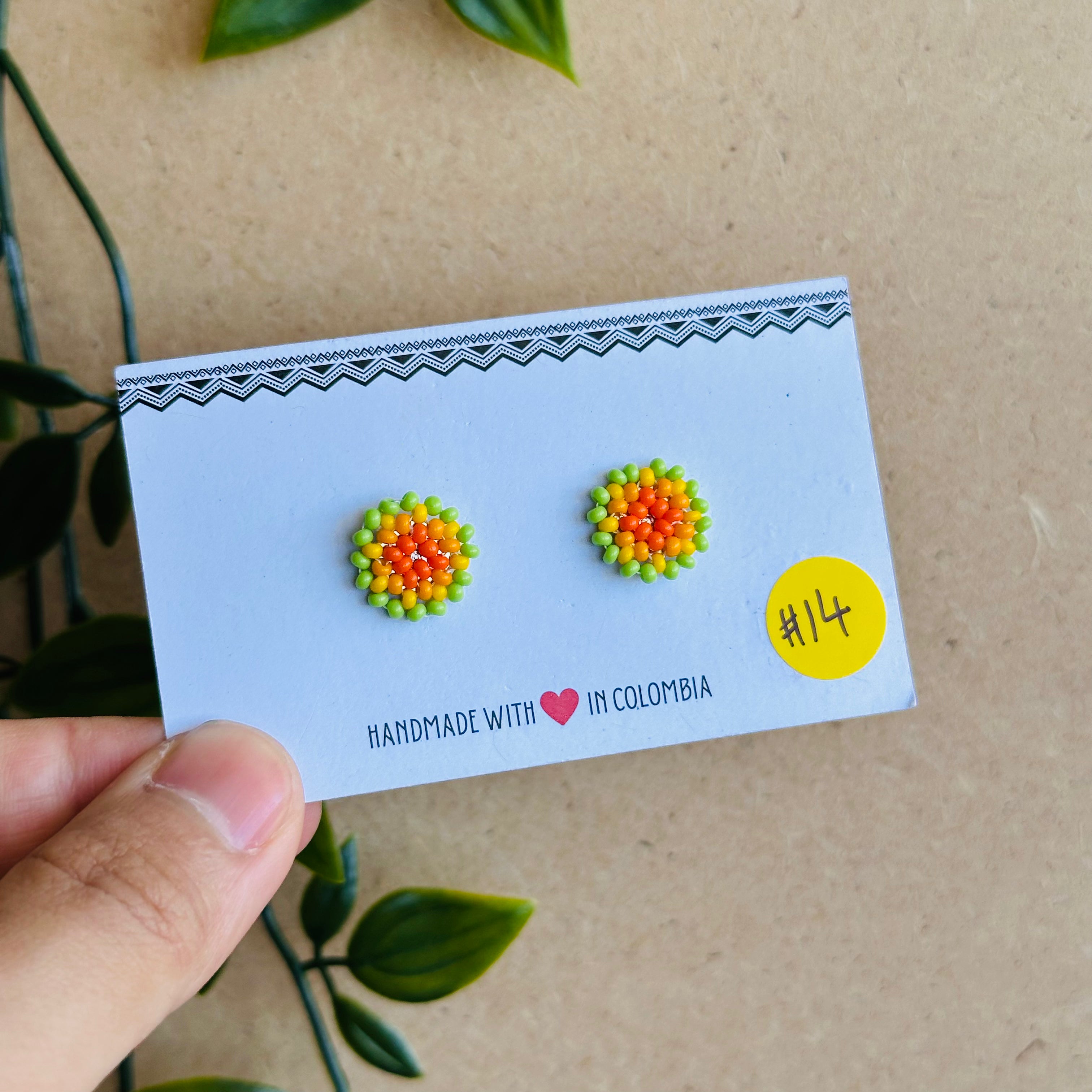 OUTLET | COLOURFUL SMALL STUDS