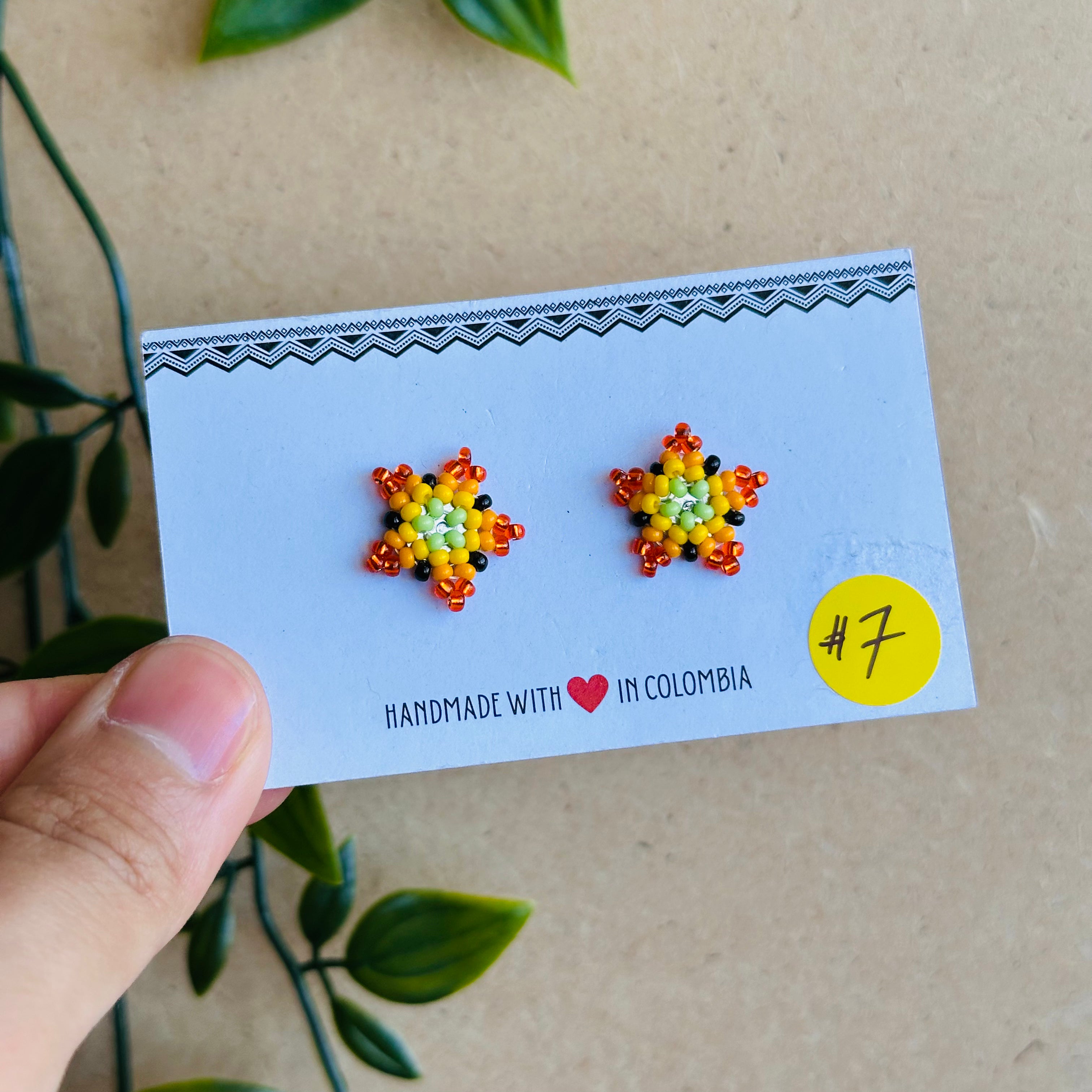 OUTLET | COLOURFUL SMALL STUDS