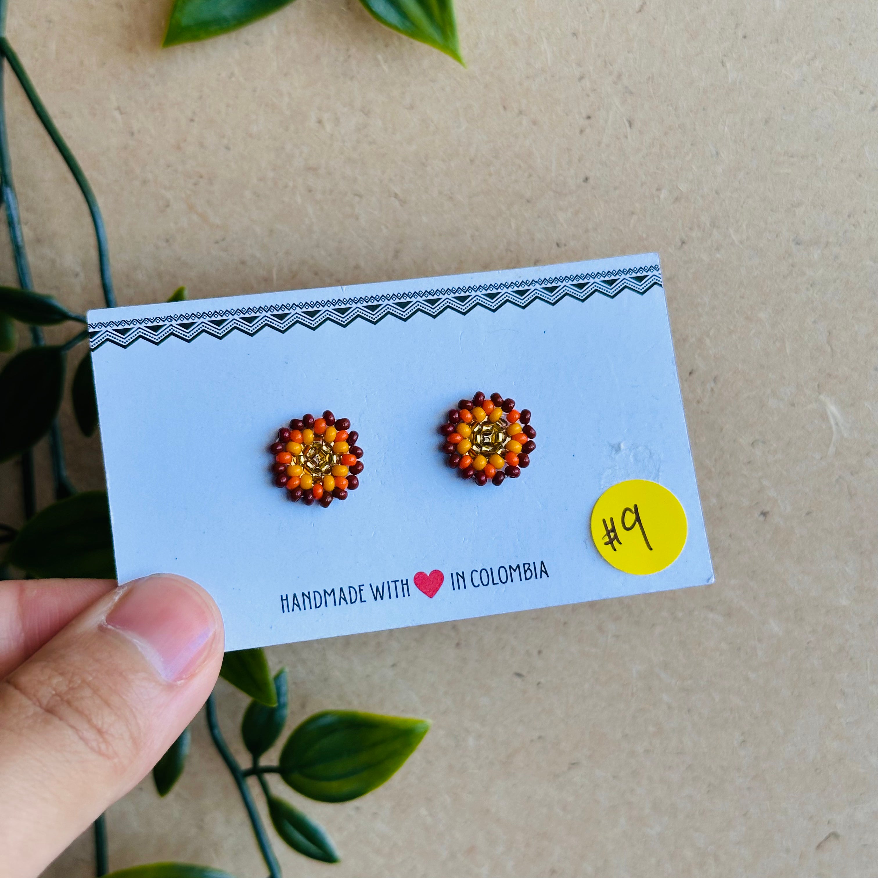 OUTLET | COLOURFUL SMALL STUDS