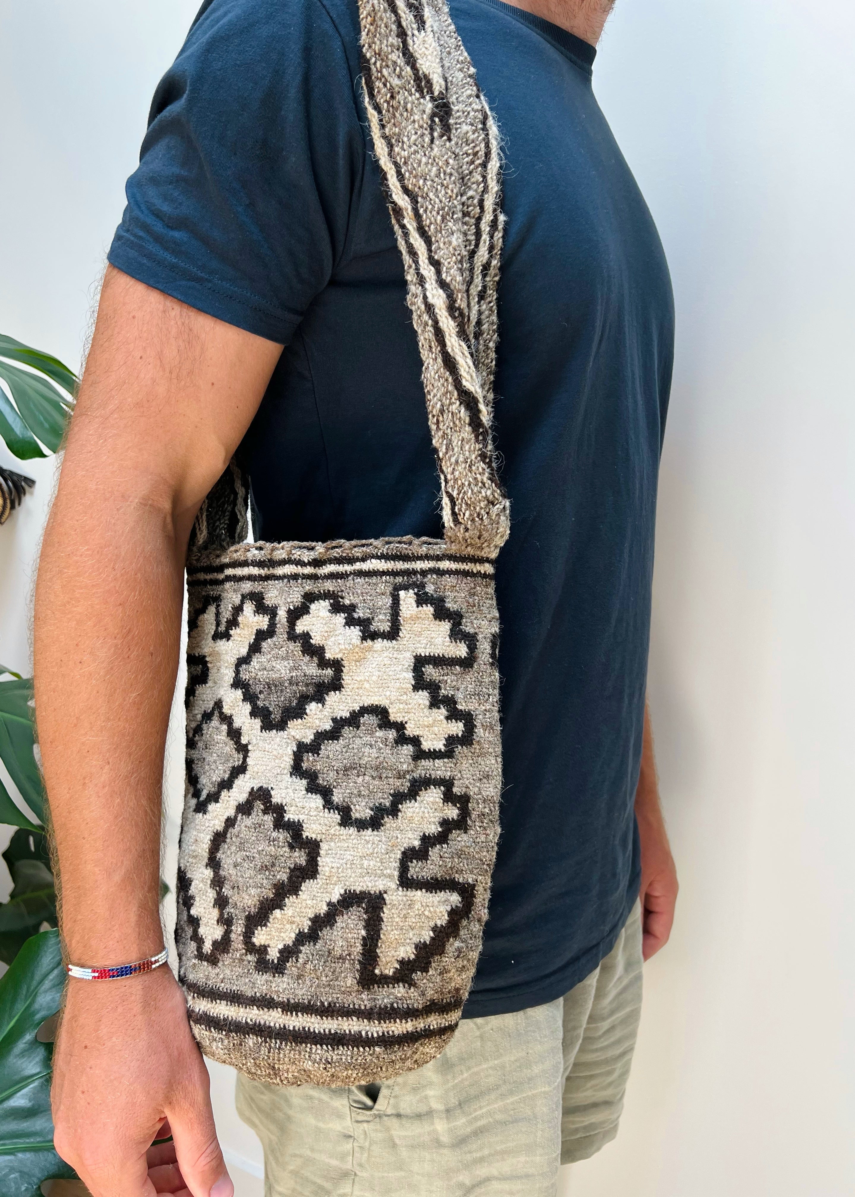 KAKU ZERANKWA | MEDIUM | ARHUACA MOCHILA #102