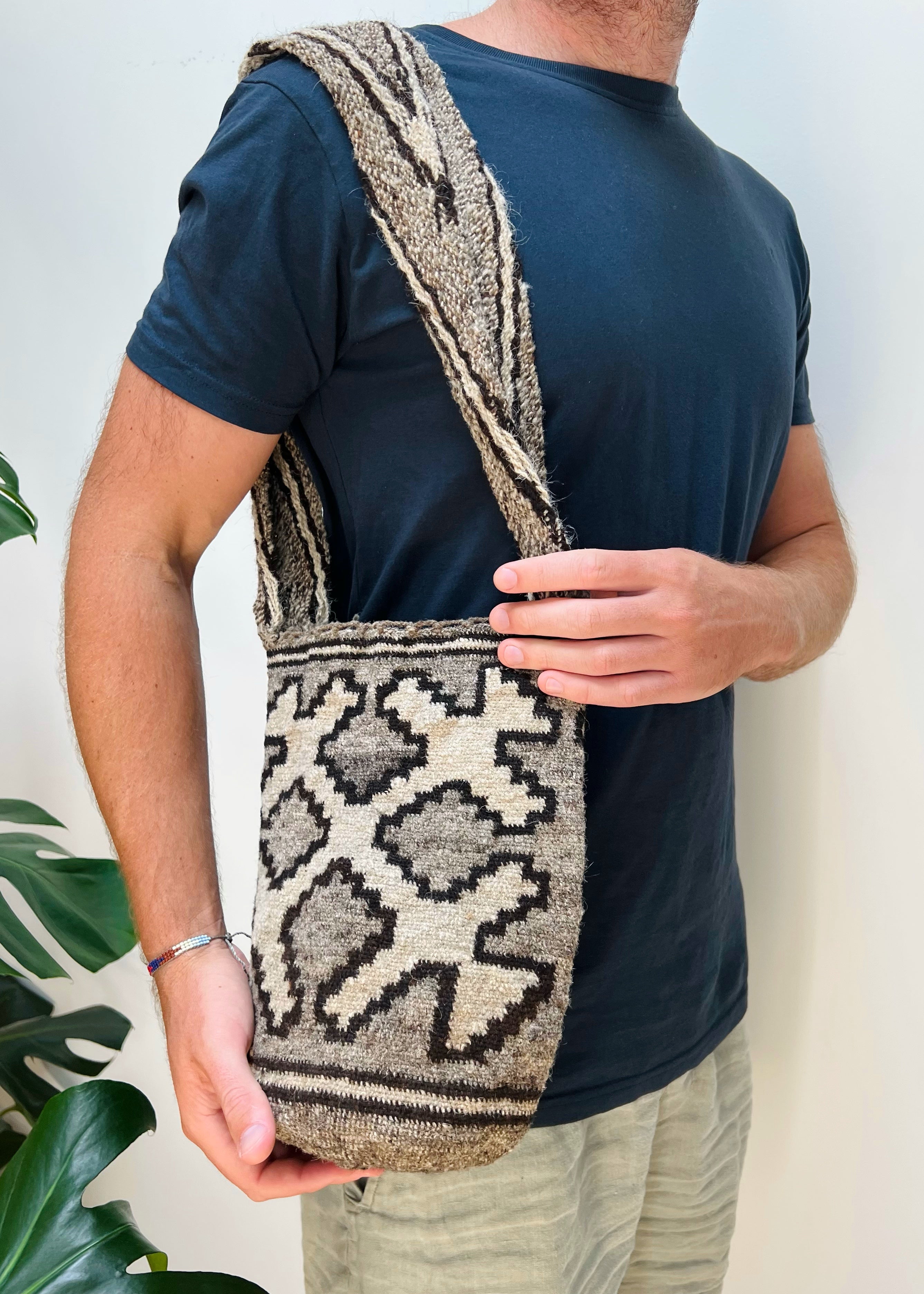 KAKU ZERANKWA | MEDIUM | ARHUACA MOCHILA #102