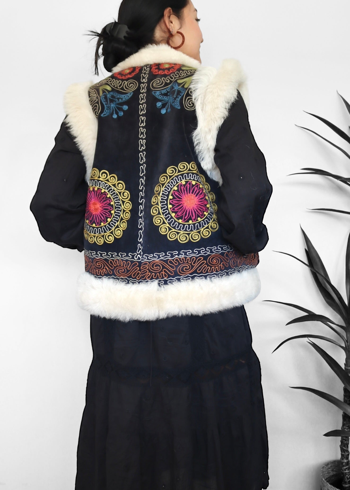 AYPATAM #11 | S-M | SUZANI SHORT VEST