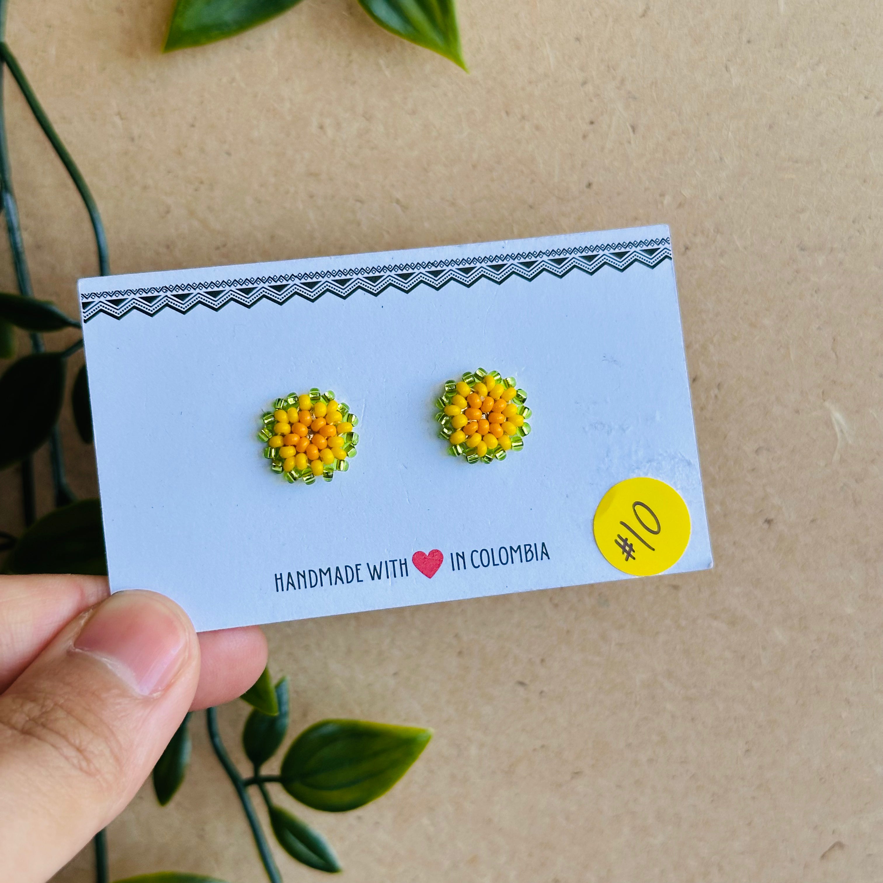 OUTLET | COLOURFUL SMALL STUDS