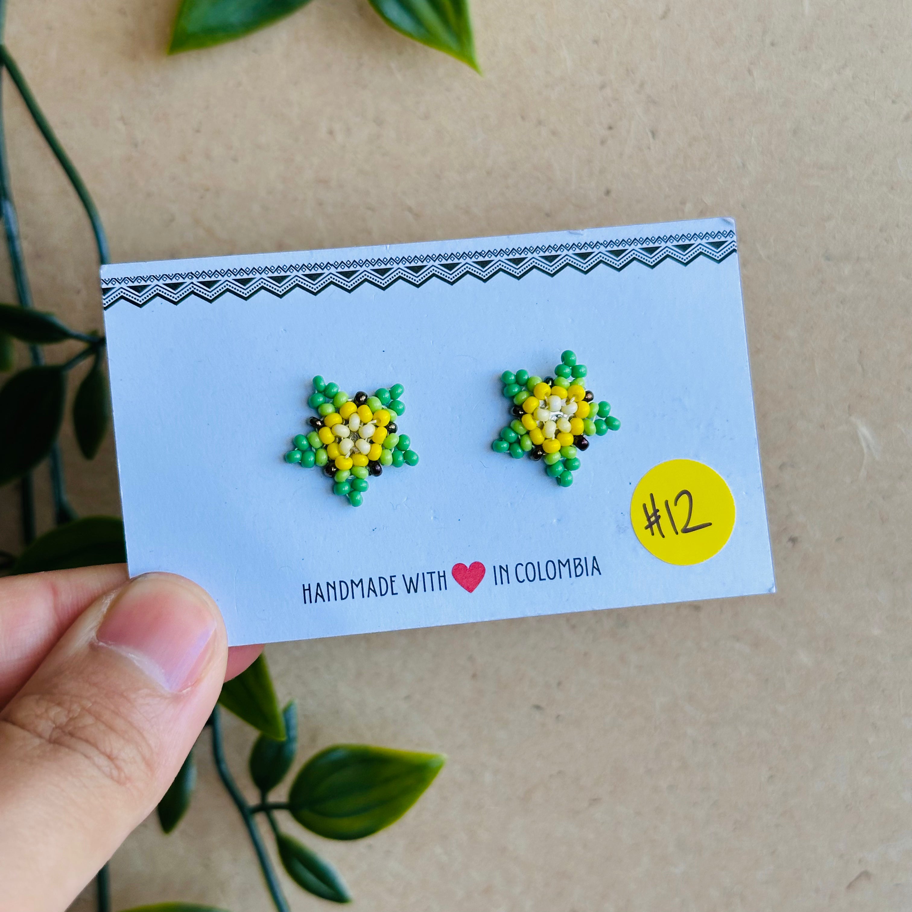 OUTLET | COLOURFUL SMALL STUDS