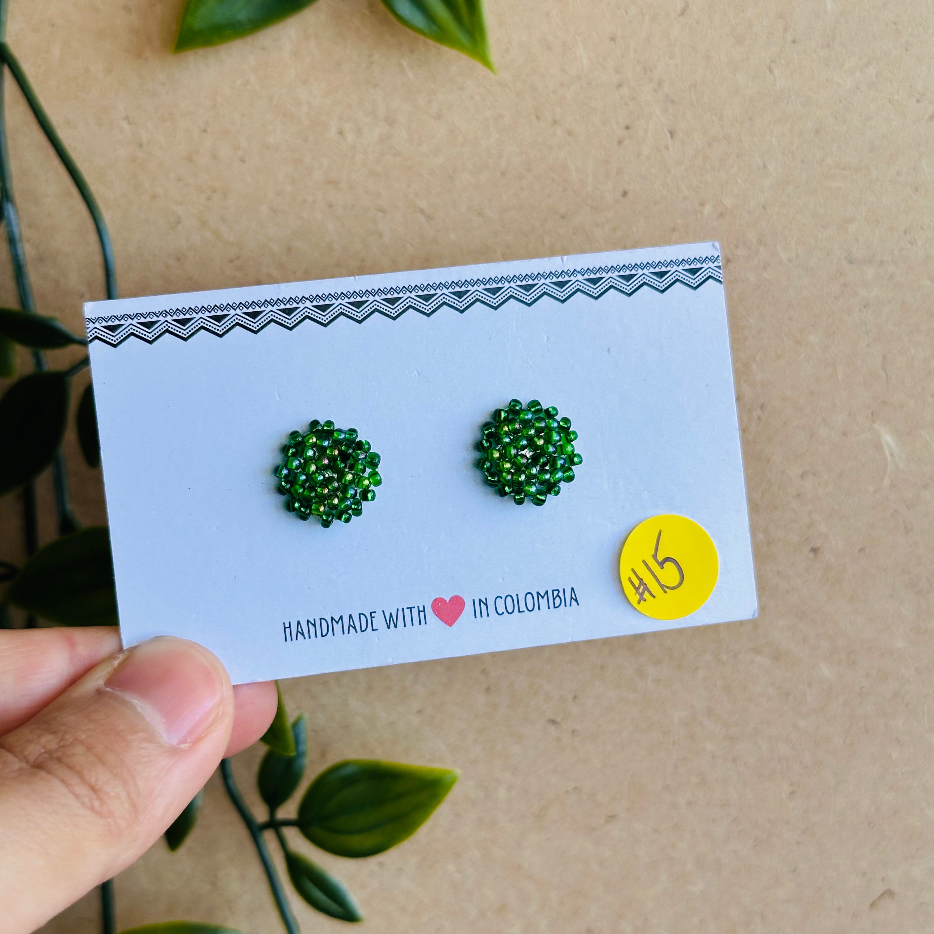 OUTLET | COLOURFUL SMALL STUDS