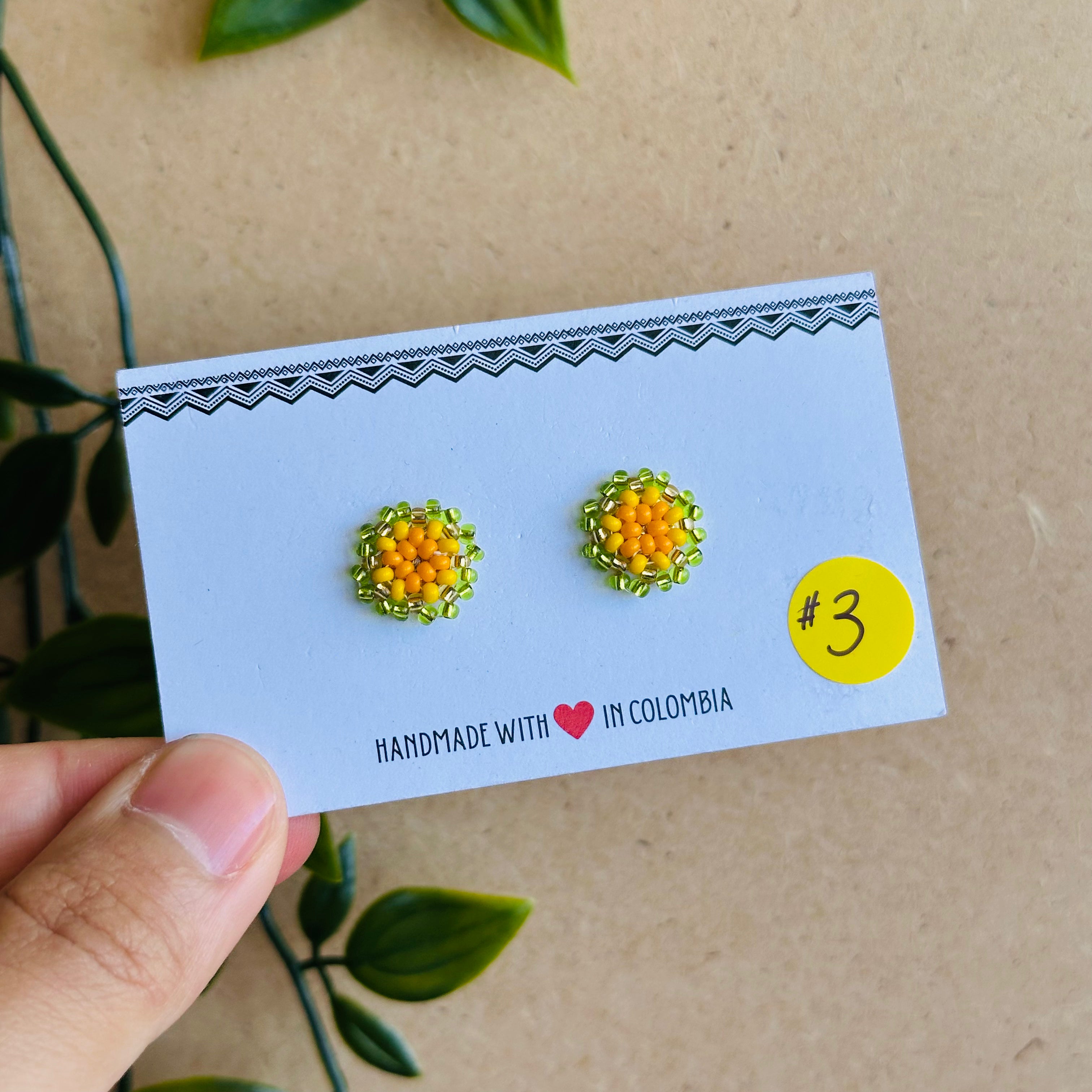OUTLET | COLOURFUL SMALL STUDS