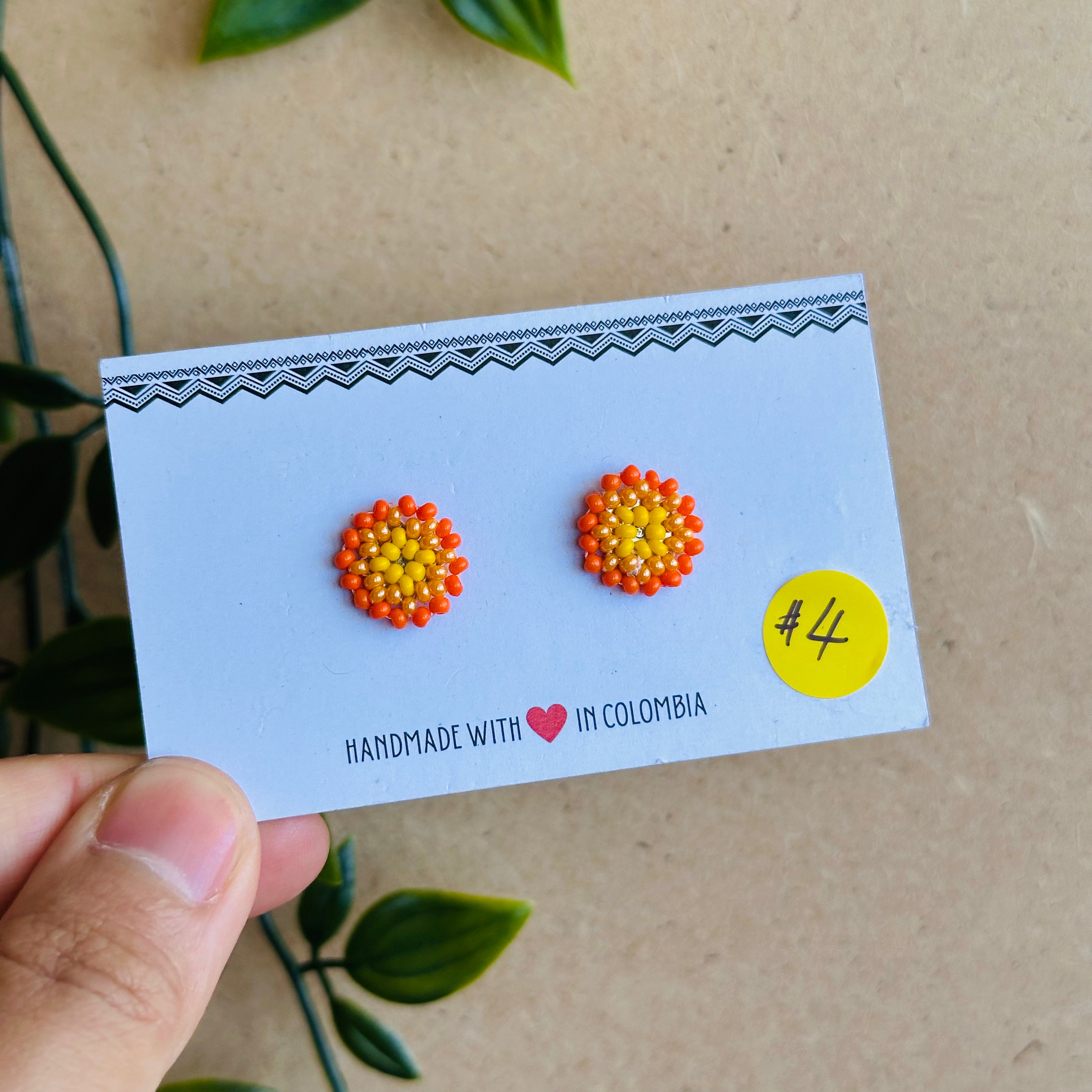 OUTLET | COLOURFUL SMALL STUDS