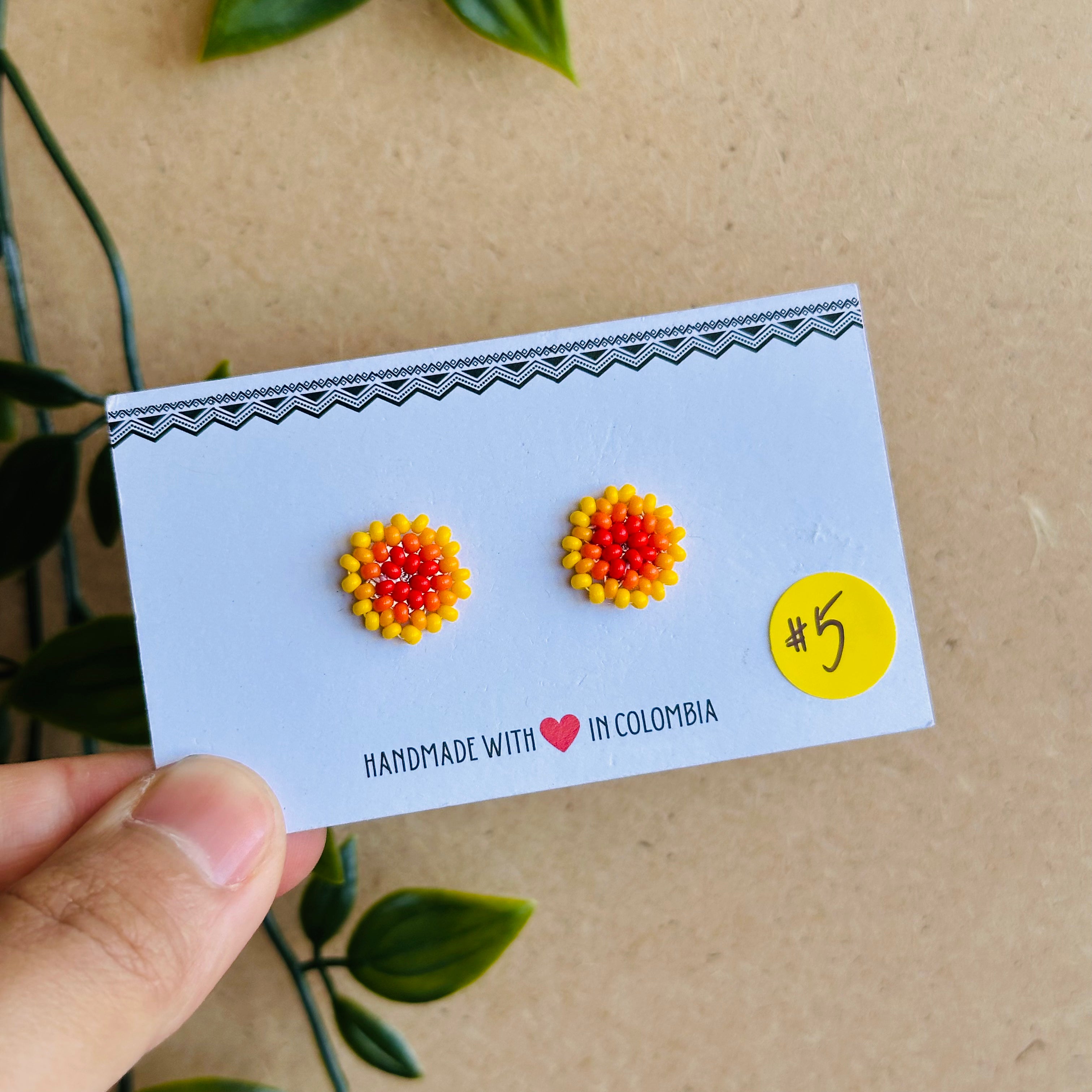 OUTLET | COLOURFUL SMALL STUDS